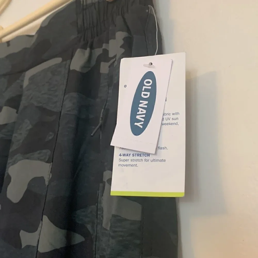 Old Navy active camouflage mid rise joggersSize XS NWT